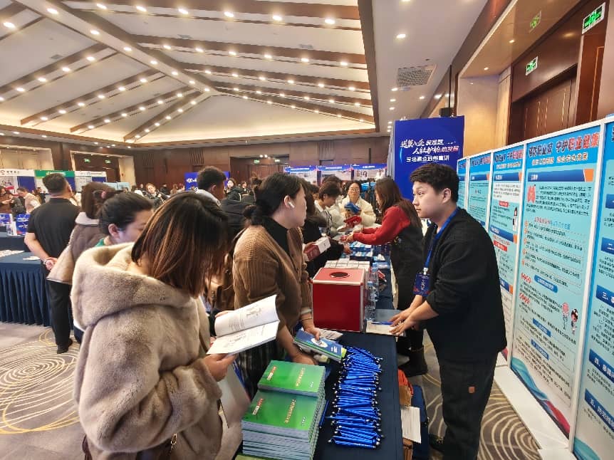 a792792e26383cc52fb122bb58fe7d79