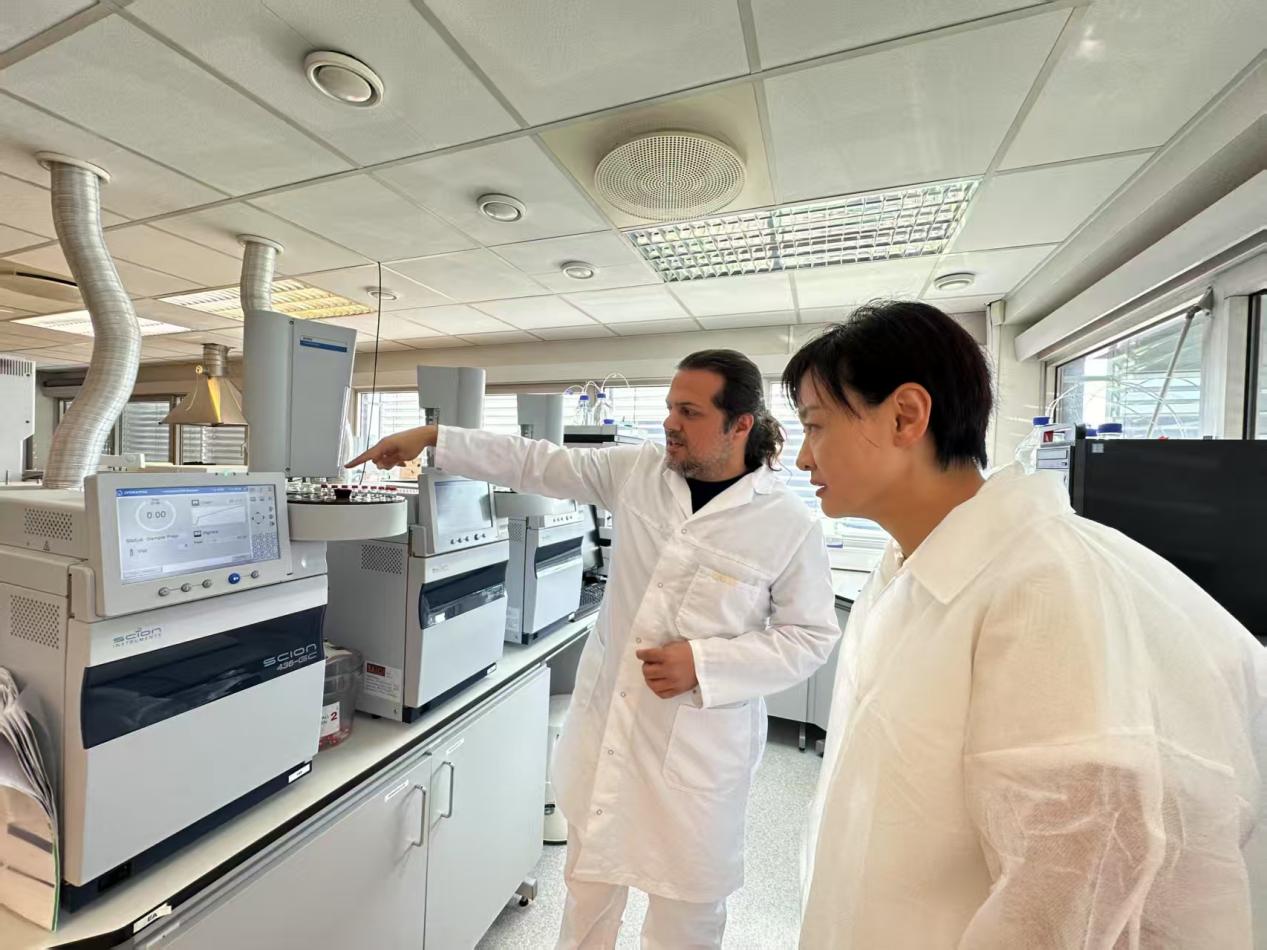 d04ae596-f9eb-4d5e-bf20-a1e14ae8f372