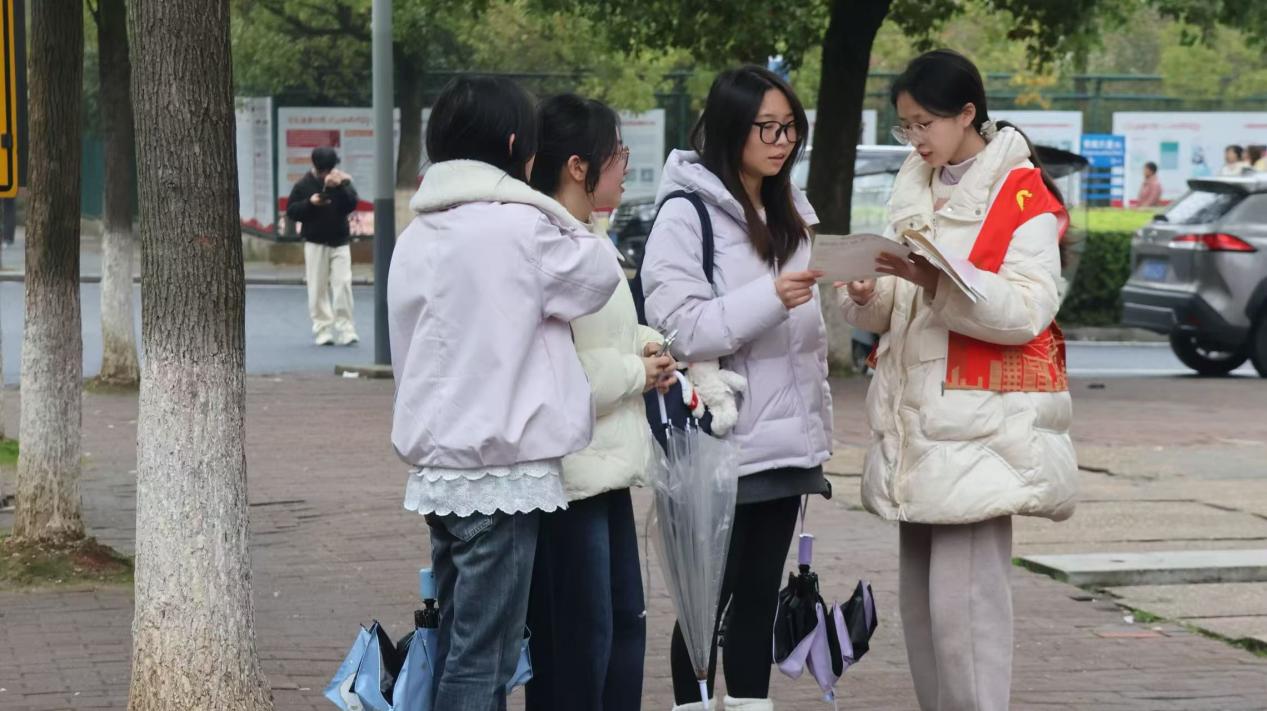 �����׷澫�񣬵���������ů�������ϳ���ѧԺ����˼����ѧԺ����־Ը��ɹ��ٰ�