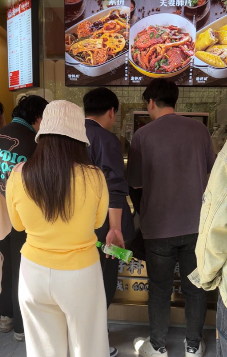 新店开业即爆单：渝拌川加盟商背后的“数字化降落伞”策略