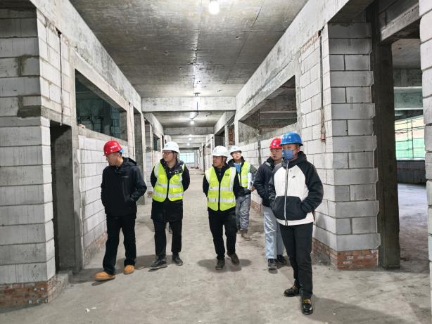 马尔康市长征学校项目主体结构全面验收通过，工程建设迈入全新阶段