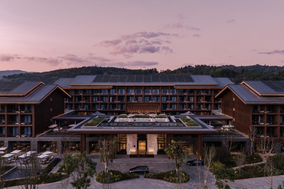 景迈六时康养度假酒店周年庆启幕:茶韵康养融艺境,山海相逢谱新篇