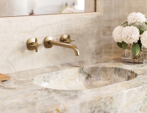 图片包含 室内, 桌子, 花, 大描述已自动生成