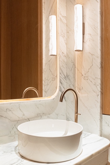 图片包含 室内, 橱柜, 水槽, 窗户描述已自动生成